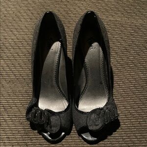 Elegant Grey and Black Women's Shoes